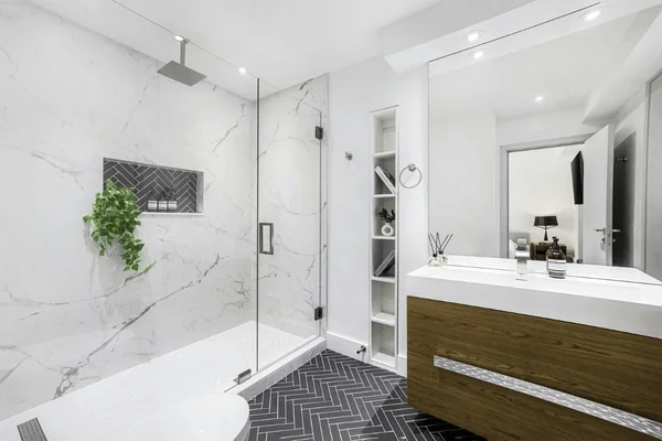 Key Features of a Custom Bathroom Remodel