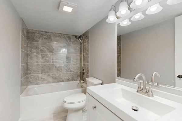 Trending Bathroom Remodeling Ideas in 2025